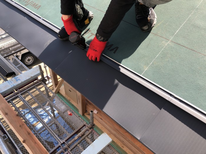 屋根の施工を行っています(^^♪　郡山市鶴見坦　新築注文住宅I様邸