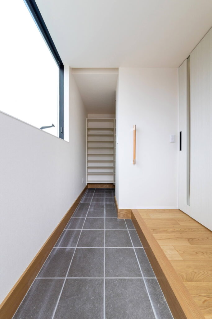 便利でオシャレな玄関を紹介します。大原工務店のお施主様宅です。郡山市富田町