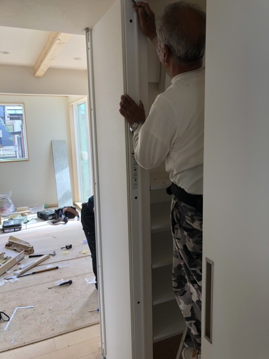 大原工務店標準のフルハイトドアってどうやって付けてるの？郡山市大槻町　新築注文住宅　H様邸です。