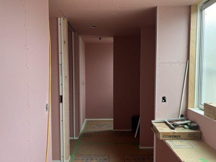 石膏ボードを施工している様子です！　郡山市小原田　新築注文住宅M様邸