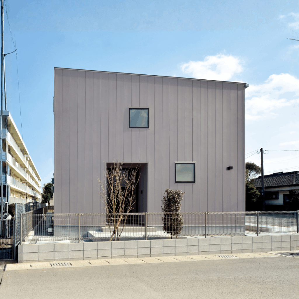 グレー×ガルバで洗練された片流れの家