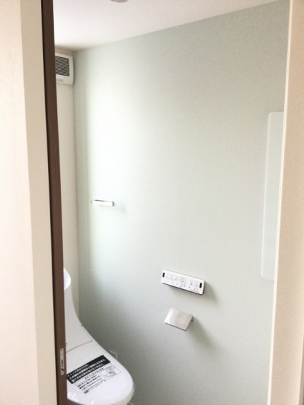 1階トイレのクロスの貼り分けです。郡山市開成|郡山市 新築住宅 大原工務店のブログ