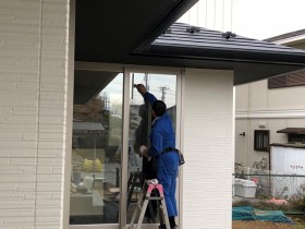 新築の窓ガラス拭きです。|郡山市 新築住宅 大原工務店のブログ
