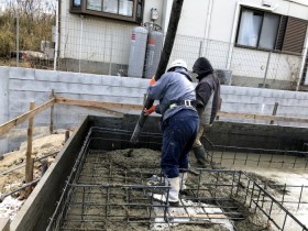 コンクリートを打設中です　須賀川市森宿 ｜郡山市 新築住宅 大原工務店のブログ