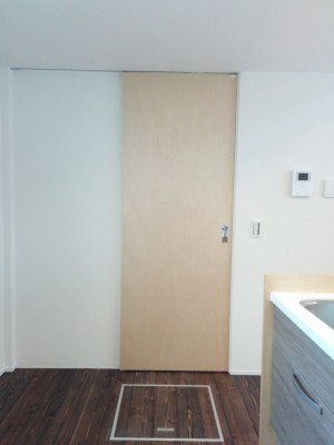 室内建具(ドア)で使用している神谷コーポレーションのフルハイドア引込み戸
