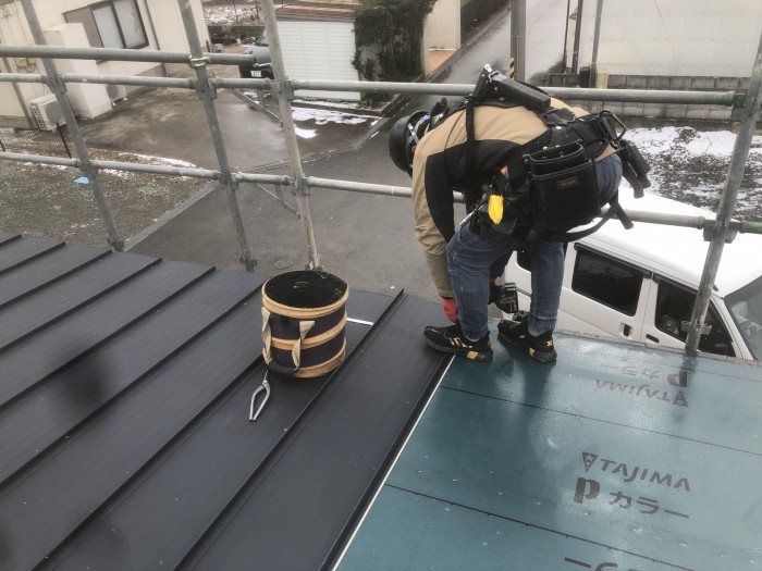 屋根材を貼っていきます(^^)/｜郡山市 新築住宅 大原工務店のブログ