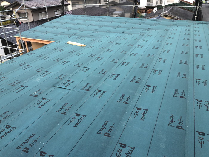 屋根の防水、ルーフィングの施工です。郡山市安積町| 郡山市 新築住宅 大原工務店のブログ
