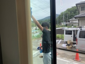 窓をピカピカにしています～★|郡山市 新築住宅 大原工務店のブログ