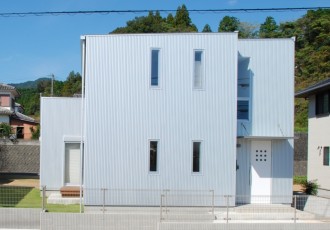 ガルバリウム鋼板を外壁に施したスタイリッシュな家-外観-|郡山市 注文住宅 大原工務店の施工例